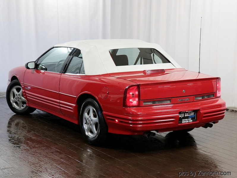 Oldsmobile Cutlass Supreme 1993 price $10,990