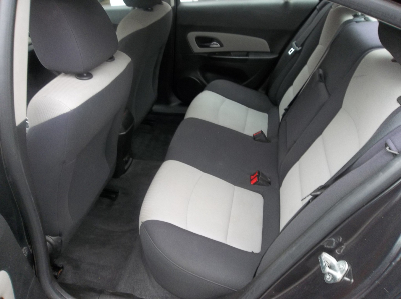 Chevrolet Cruze 2014 price $8,900