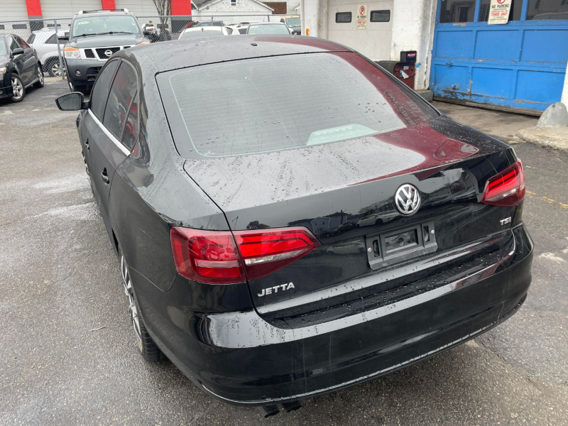 Volkswagen Jetta 2017 price $9,500