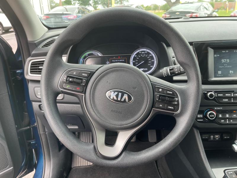 Kia Niro 2018 price $13,995