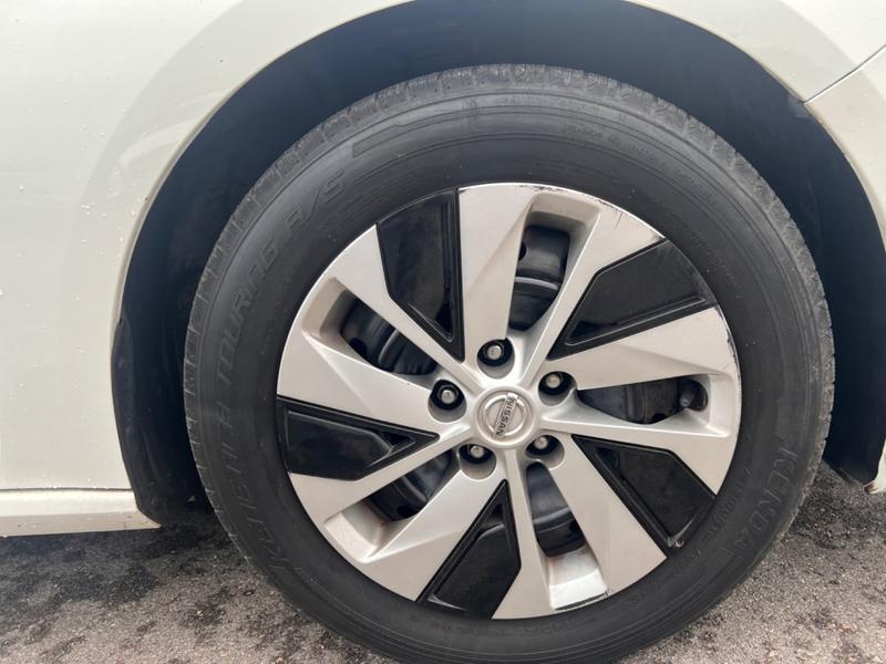 Nissan Altima 2019 price $13,995