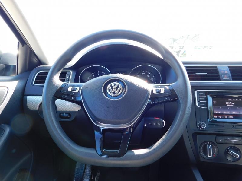 Volkswagen Jetta 2017 price $10,550