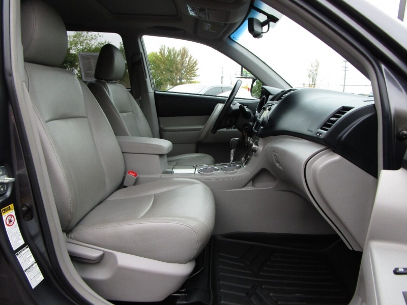 Toyota Highlander 2013 price $18,995