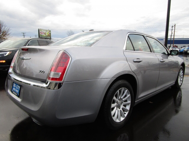 Chrysler 300 2014 price $12,995