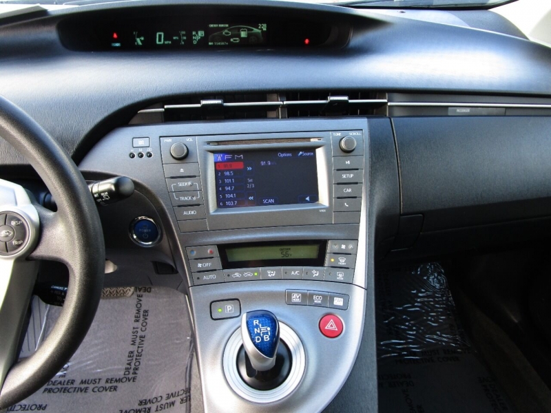 Toyota Prius 2013 price $9,995