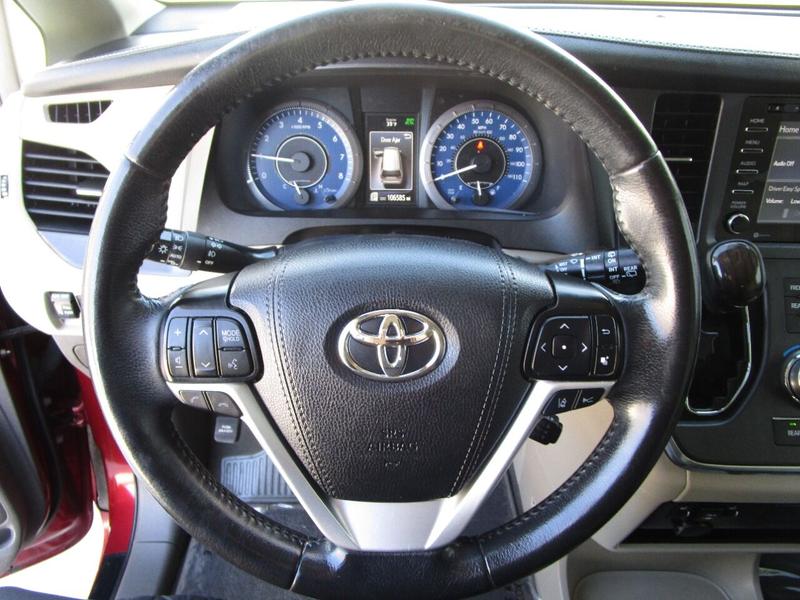 Toyota Sienna 2019 price $25,995