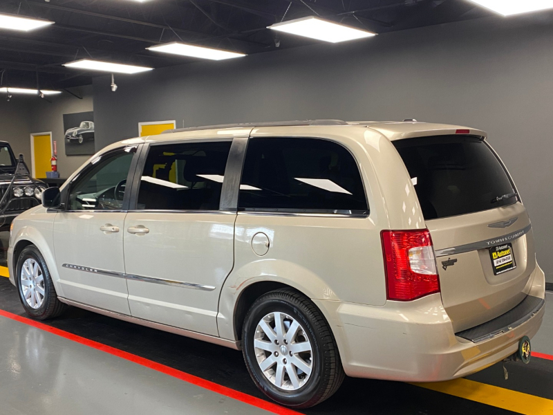 Chrysler Town & Country 2014 price $6,850