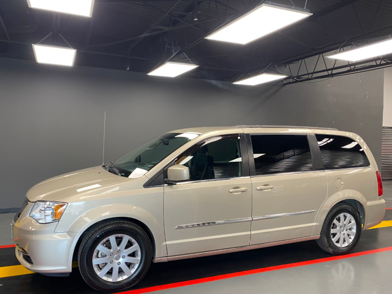 Chrysler Town & Country 2014 price $6,850
