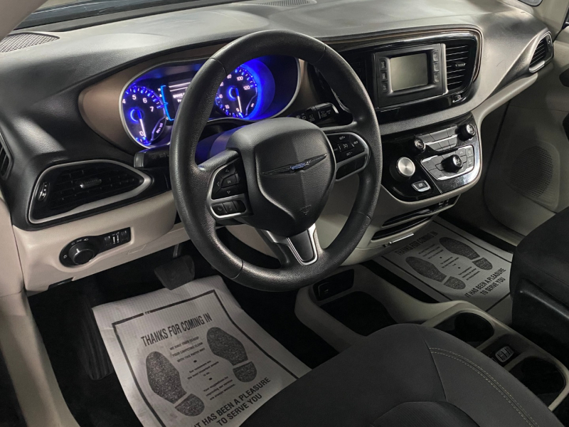 Chrysler Pacifica 2017 price $10,850