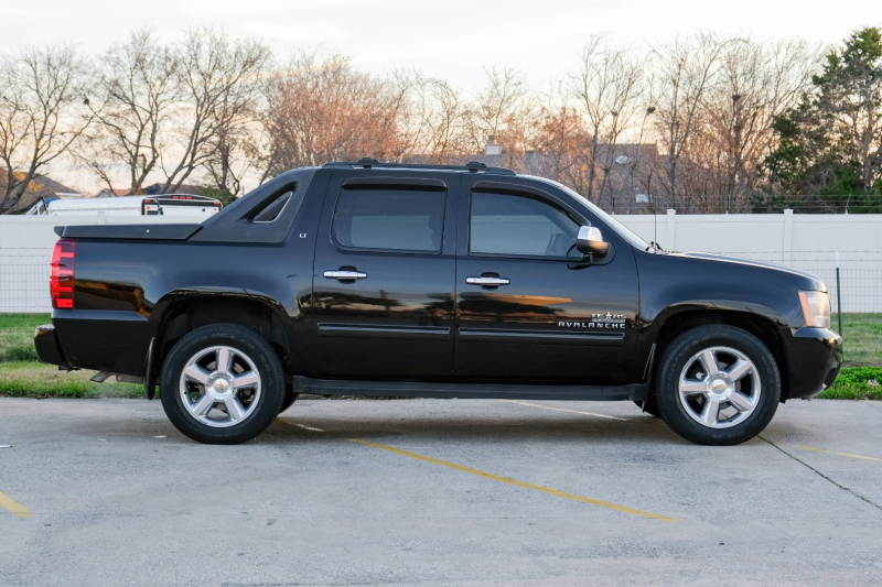 Chevrolet Avalanche 2011 price $15,995
