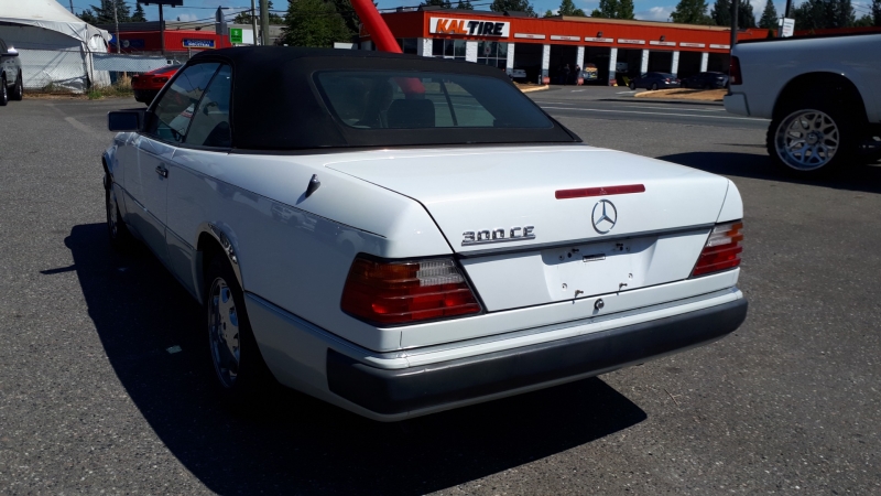 Mercedes-Benz C300 1993 price $29,999