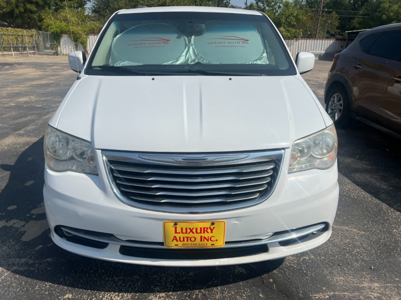 Chrysler Town & Country 2014 price $2,900 Down