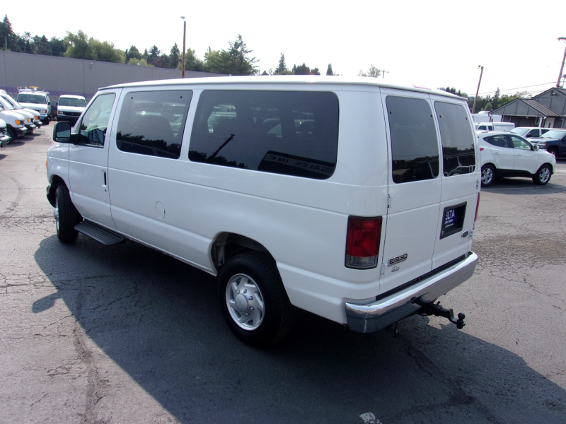 Ford Econoline Wagon 2006 price $13,495