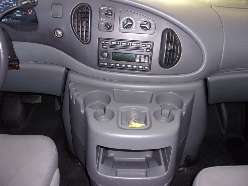 Ford Econoline Wagon 2006 price $11,995