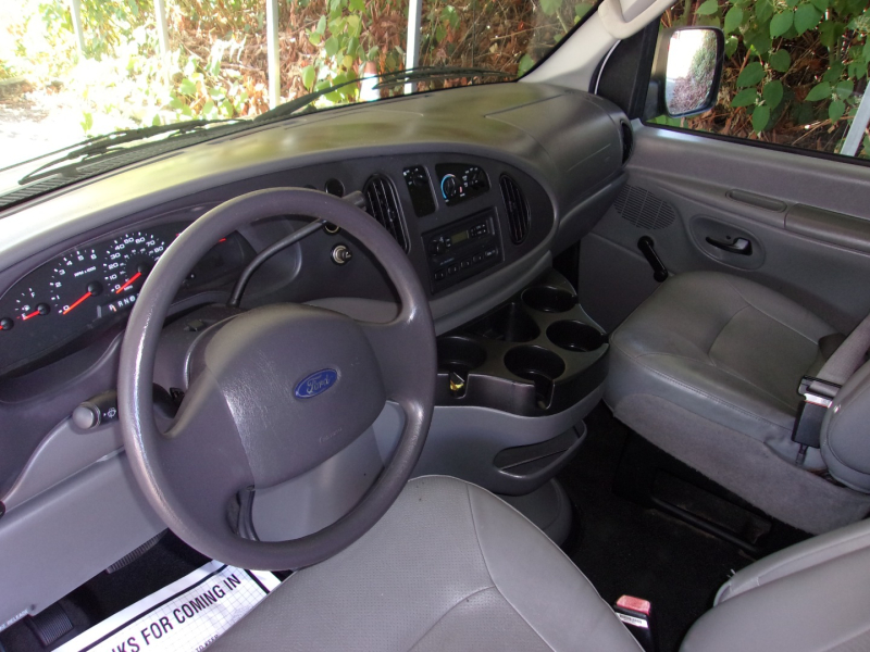 Ford Econoline Wagon 2007 price $11,995