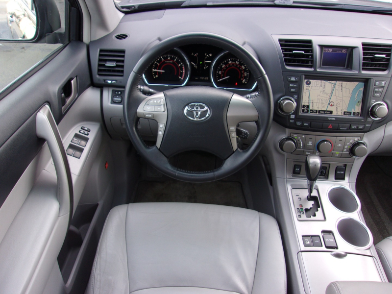 Toyota Highlander 2008 price $11,995
