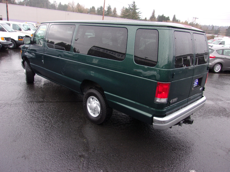 Ford Econoline Wagon 2000 price $10,995