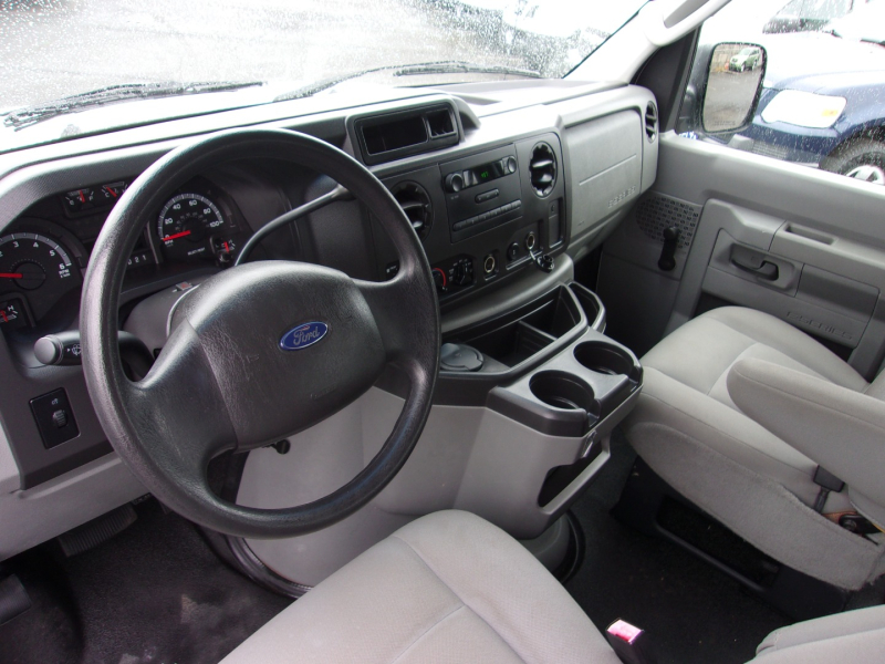 Ford Econoline Wagon 2009 price $17,995