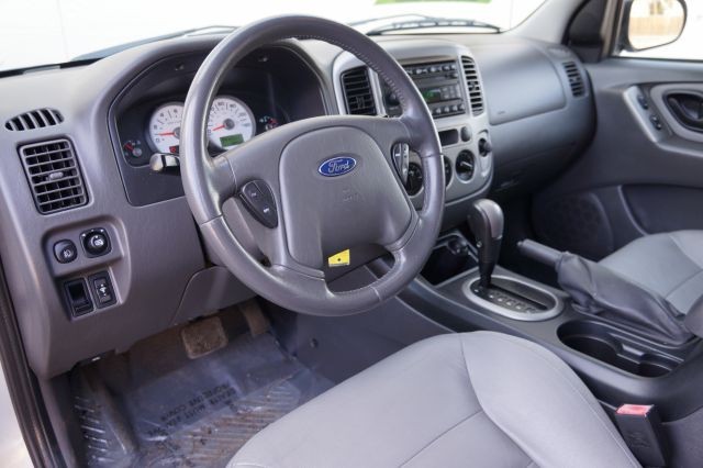 Ford Escape 2005 price $8,995