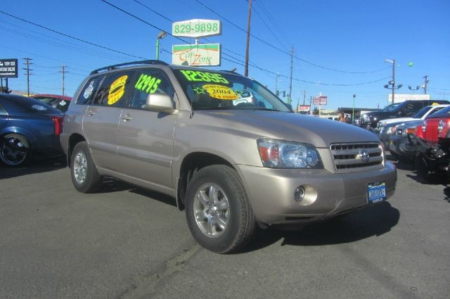 Toyota Highlander 2004 price $12,995