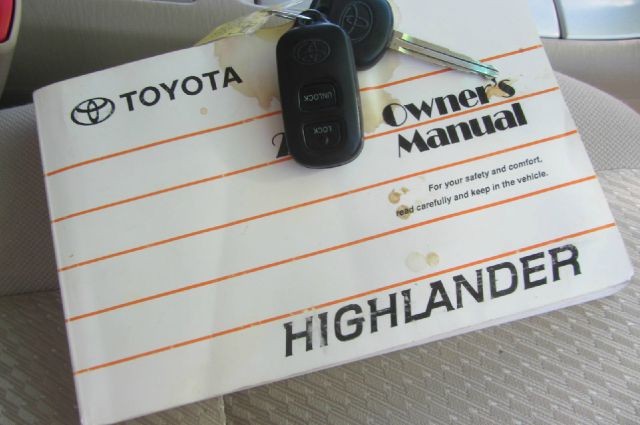 Toyota Highlander 2004 price $12,995