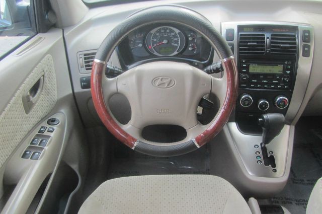Hyundai Tucson 2005 price $8,995
