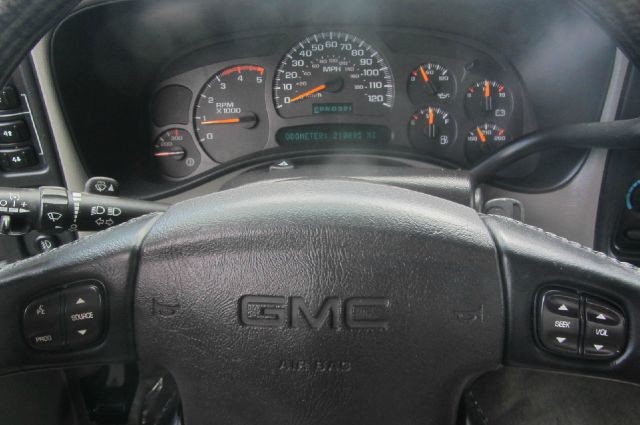 GMC Sierra 2500HD 2004 price $15,995