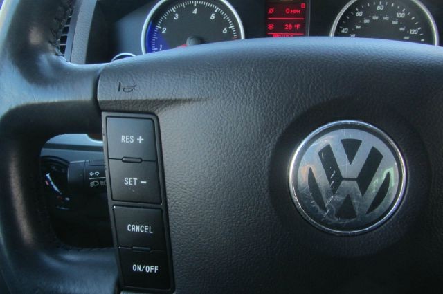 Volkswagen Touareg 2004 price $12,995