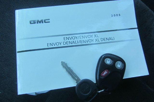 GMC Envoy 2006 price $12,995