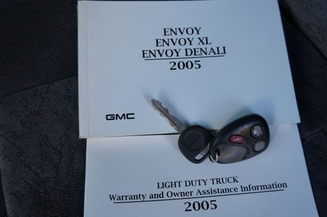 GMC Envoy 2005 price $10,995