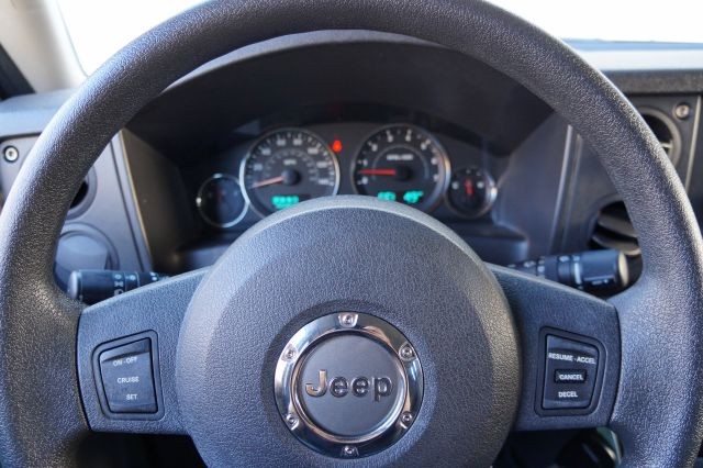Jeep Commander 2006 price $12,995