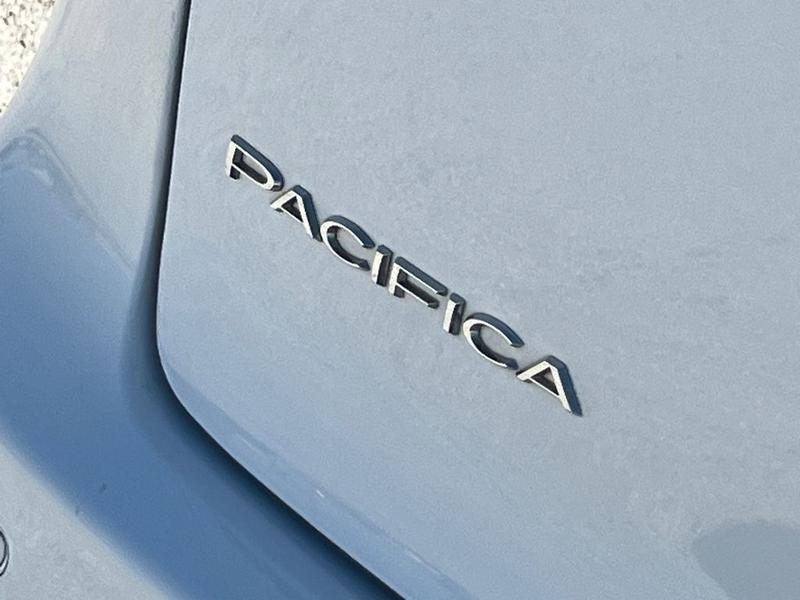 Chrysler Pacifica 2022 price $30,950