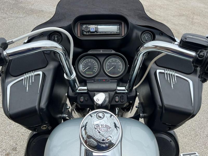 Harley-Davidson ROAD GLIDE 2011 price $6,950