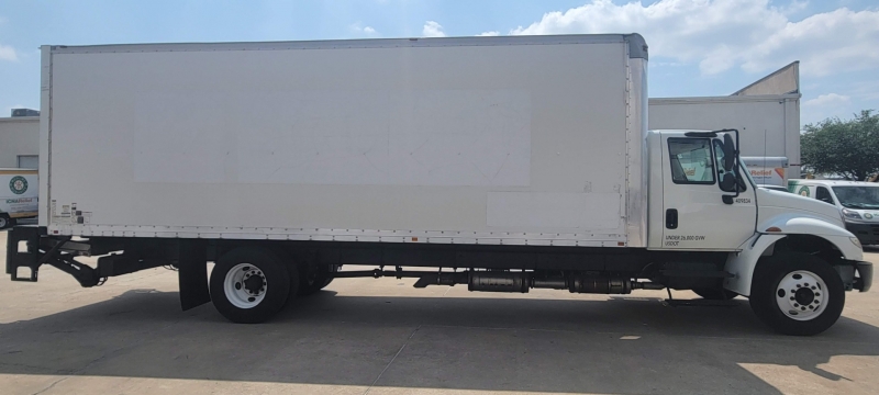 International 4000 Cummins Diesel Engine 26 ft Box Truck w/ Lift 2015 price $45,990