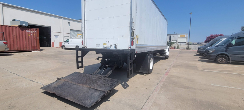 Freightliner M2 BUSINESS 210K MILES LIFTGATE 2012 price $39,990