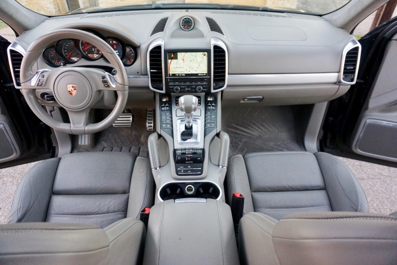 Porsche Cayenne Turbo V8 2013 price $29,998