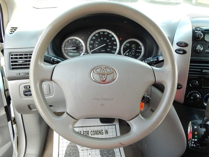 Toyota Sienna 2007 price 