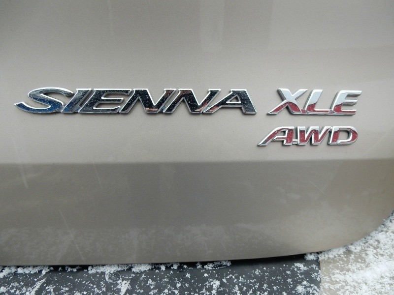 Toyota Sienna 2005 price SOLD