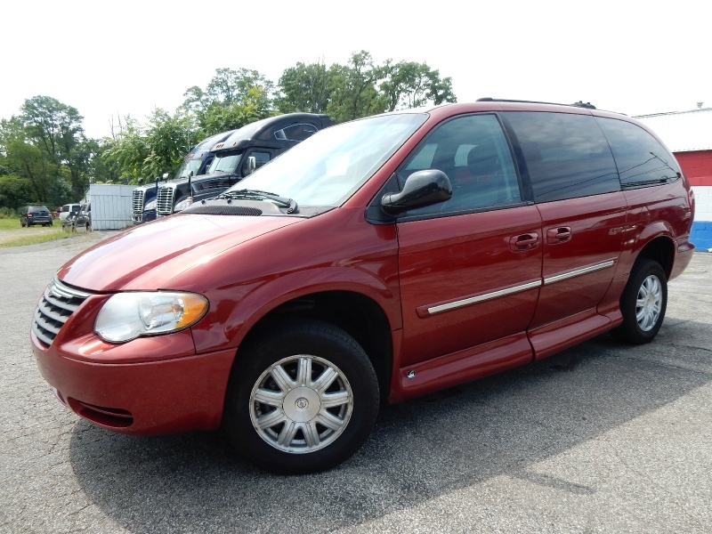 Chrysler Town & Country 2005 price SOLD