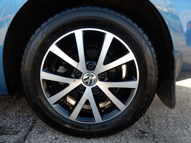 Volkswagen Jetta 2017 price $9,400