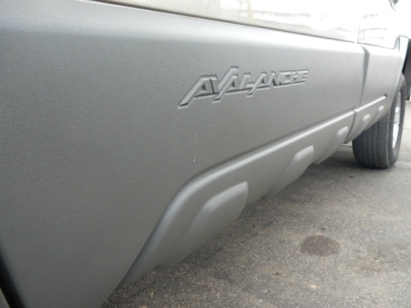 Chevrolet Avalanche 2002 price $4,495