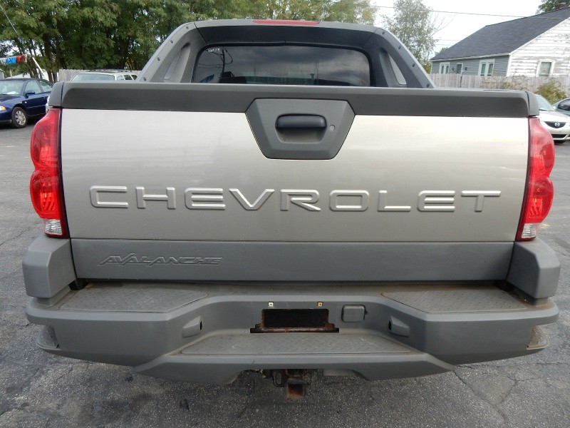 Chevrolet Avalanche 2002 price $4,495