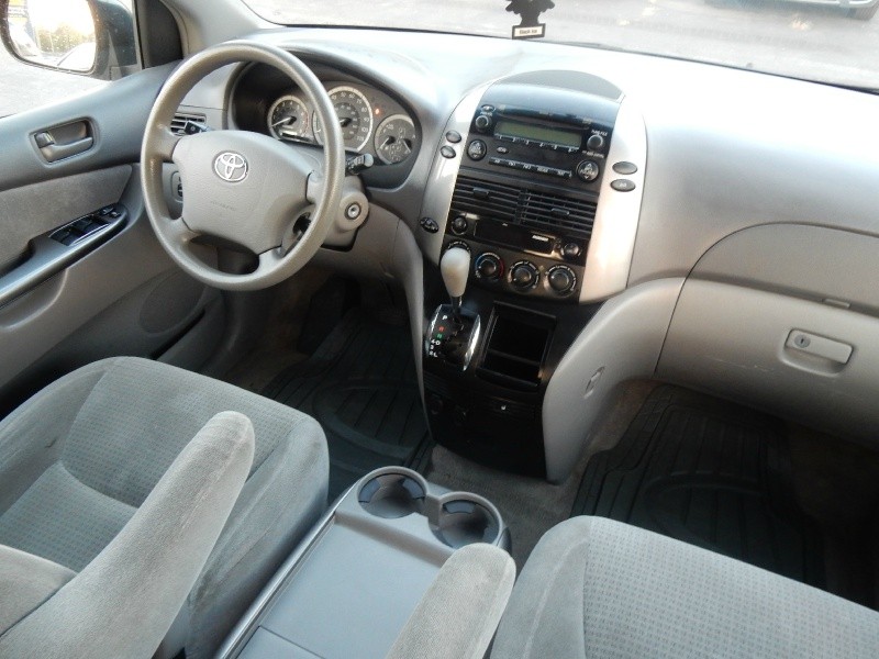 Toyota Sienna 2006 price $3,495