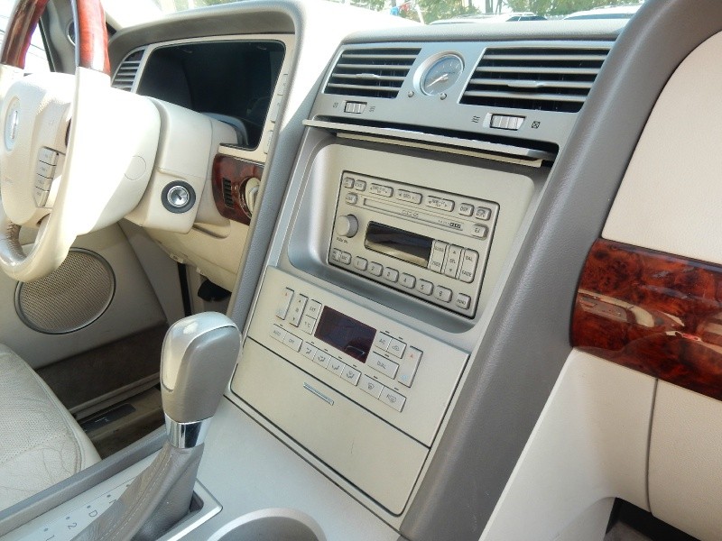 Lincoln Navigator 2004 price $4,995