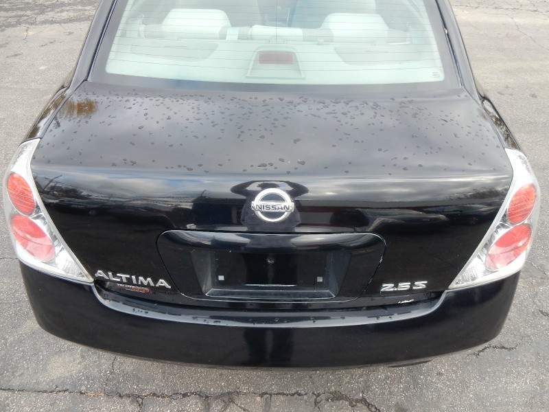 Nissan Altima 2005 price $2,995