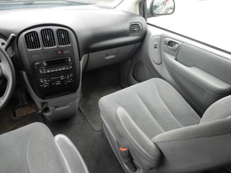 Dodge Caravan 2005 price $2,995