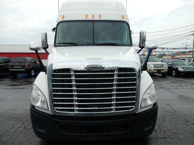 Freightliner Cascadia 2011 price $32,950