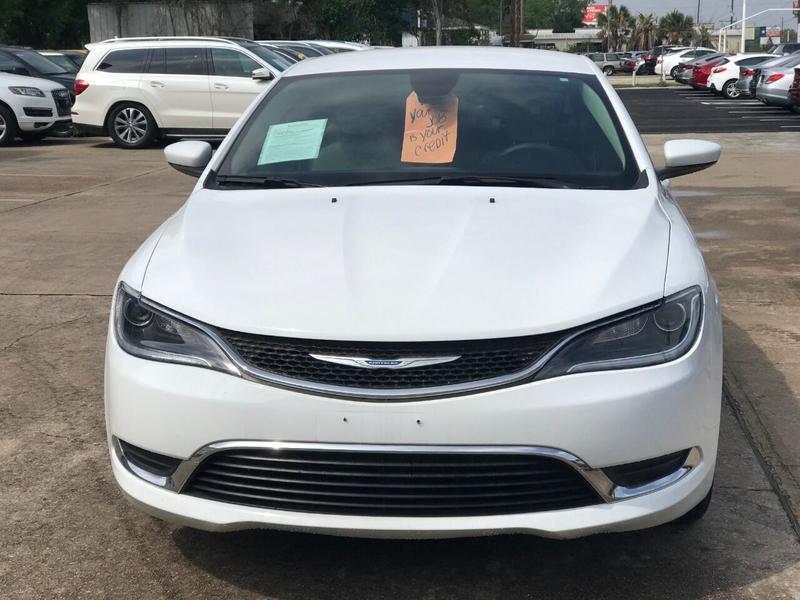 Chrysler 200 2016 price $11,900