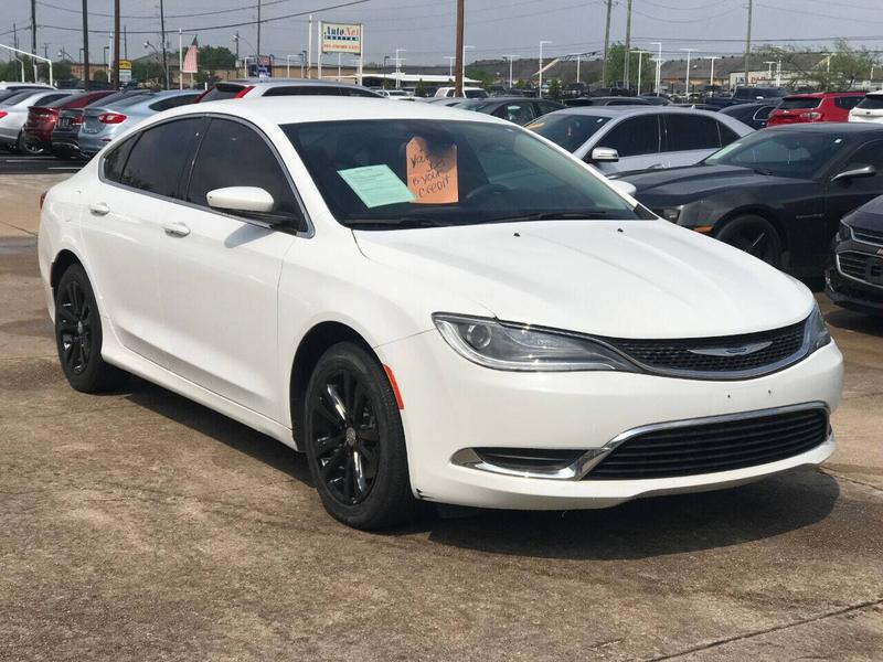 Chrysler 200 2016 price $11,900