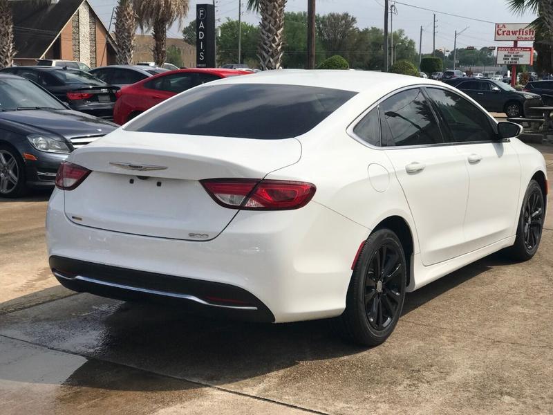 Chrysler 200 2016 price $11,900